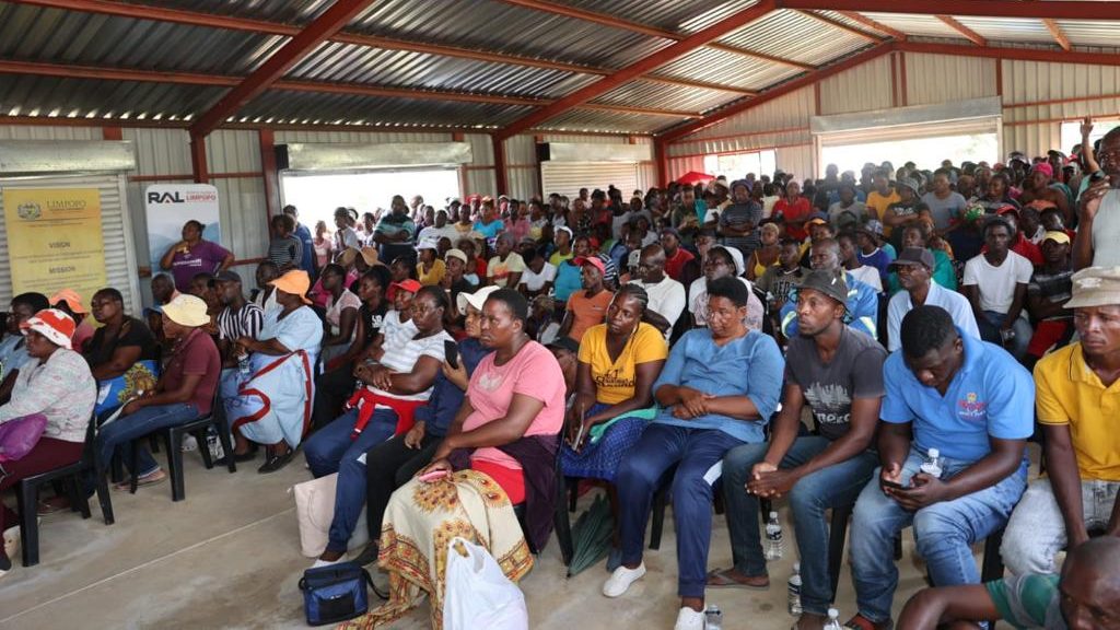 Communities of Mandhlakazi and Nwamitwa listening to MEC Nkakareng Rakgoale