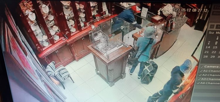 Armed thugs rob Jewellery store at Savannah Mall in Limpopo