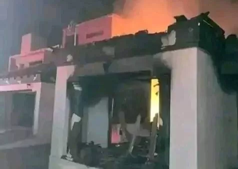 Unknown Man burns down a house in Muledane